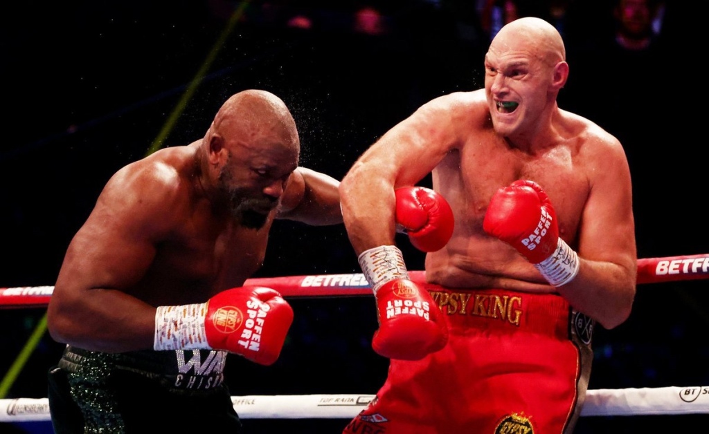 Tyson Fury dominates Derrick Chisora in 10 rounds to retain WBC crown